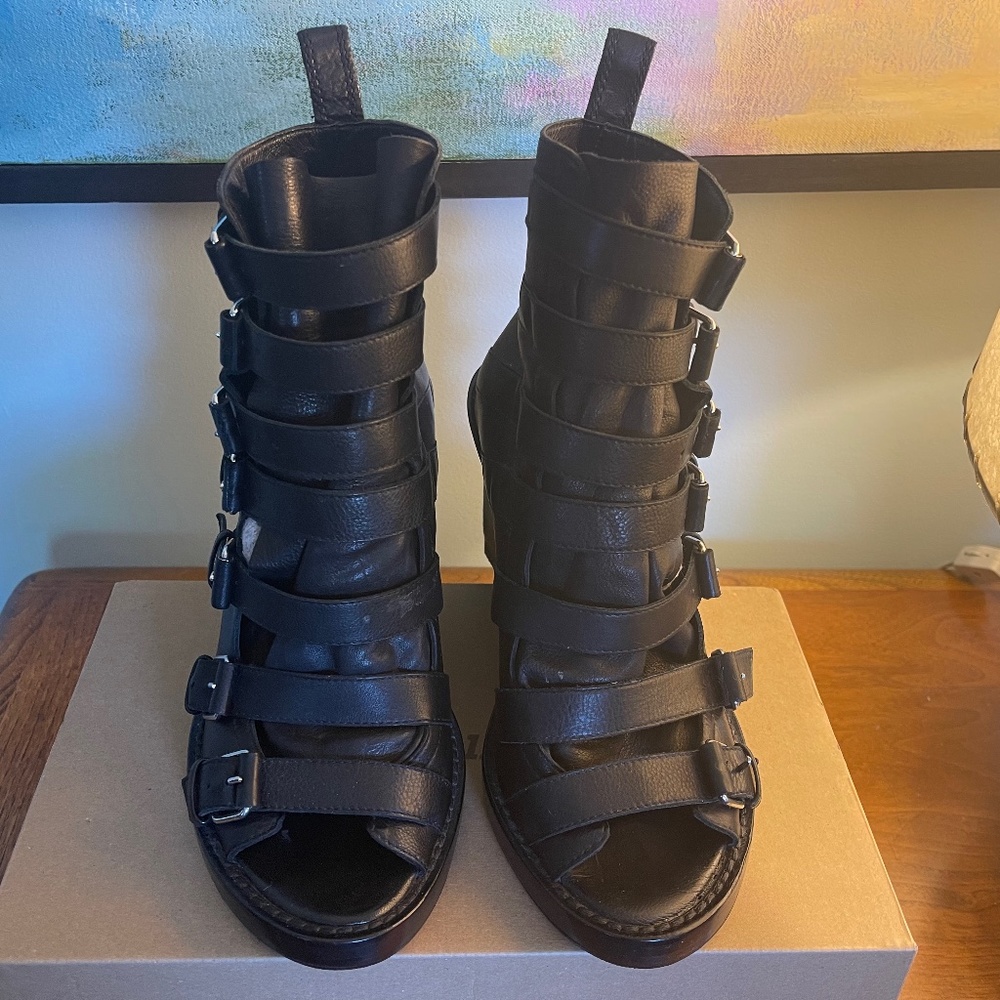 GORGEOUS  Ann Demeulemeester black kid leather Gladiator sandals